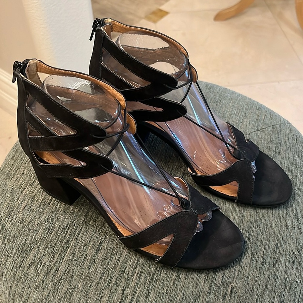 Corso Como Black Leather Strappy Block Heel Sandals Size 9 Back Zip Comfort